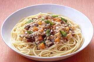 鶏ひき肉と根菜の和風あんかけスパゲティ