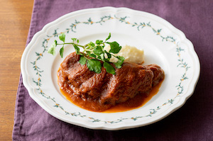 鶏むね肉の赤ワイン煮