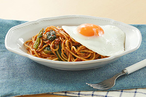 冷凍パスタアレンジ！ボロネーゼ〜目玉焼きのせ〜