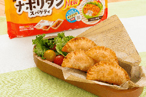 冷凍パスタアレンジ！お手軽ナポリタンピッツァ