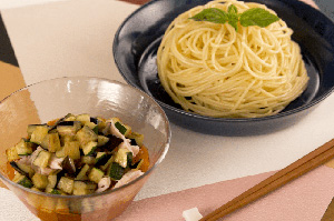 具材たっぷり！夏野菜のトマトつけ麺