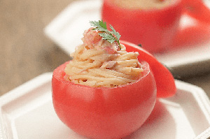 おしゃれにアレンジ！トマトカップの冷製ツナパスタ