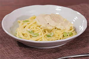 手軽にヘルシー！サラダチキンの豆乳クリームパスタ