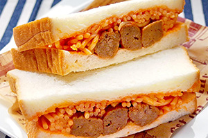 冷凍パスタアレンジ！ナポリタンサンドイッチ