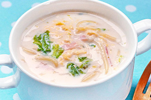 冷凍パスタアレンジ！レタスとたらスパ入り卵クリームスープ