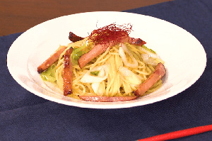 パパッと具だくさん！ねぎと焼豚のペペロンチーニ