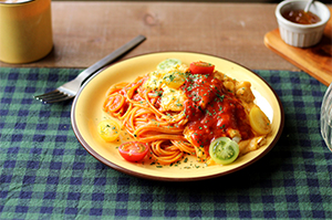 スクランブルエッグとミニトマトのパスタ
