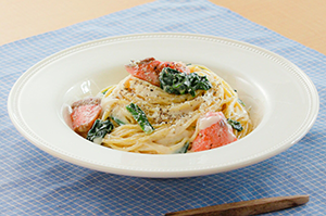 鮭とほうれん草のクリームパスタ