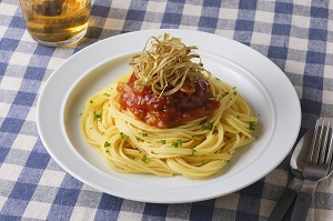 カリカリごぼうがアクセント！秋の絶品ミートソーススパゲティ