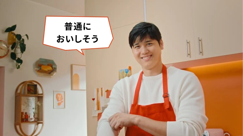 フライパンに、パスタのゆで汁を60mL程加えて火を強め、フライパンをゆすりながらソースをまぜる。